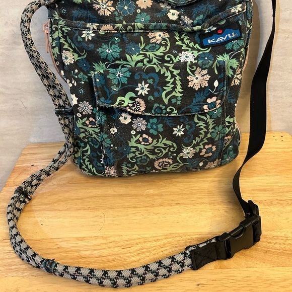 KAVU SidewinderCrossbody
Bag. - Picture 2 of 15